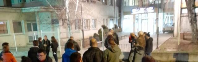 NAJAVLJUJE TUŽBE Otac preminulog dečaka: Pogledao mu je grlo, rekao - stomačni virus i poslao kući. UMRO JE ZA 12 SATI