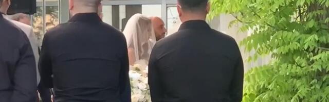 UDALA SE TEA TAIROVIĆ! Pevačica izgovorila "DA" Ivanu, pogledajte svečani momenat (VIDEO)