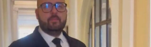 Poslanici okadili deo Skupštine u koji je ušao Informer (VIDEO)