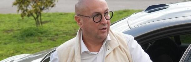 Svi gledaju u Đanijevu besnu mašinu: Pevač se pohvalio vozilom od 120.000 evra (FOTO)