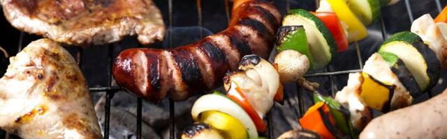 Nećete verovati sa čime majstori trljaju roštilj pre pečenja! Lude za trikom - ukus mesa lansira u nebesa