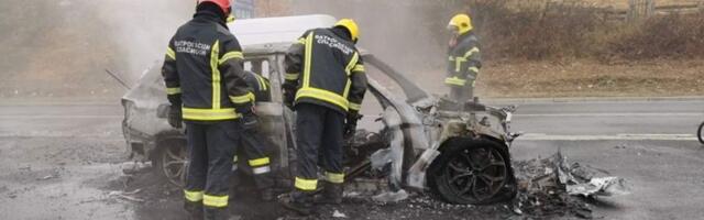 Zapalio se motor na automobilu u pokretu: Užas u Kragujevcu