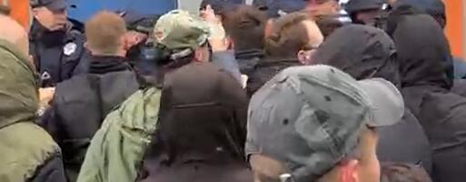 Guranje policije i građana u Crvenki: Srđan Đurić objašnjava šta se desilo (VIDEO)