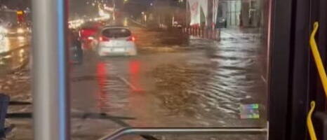 TOTALNI KOLAPS U BEOGRADU NAKON NEVREMENA: Ulice pod vodom, saobraćaj u ovim delovima prestonice STAO! (VIDEO)