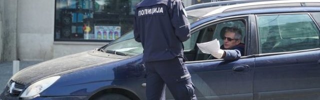 STARIJI GOSPODIN PRIŠAO JE POLICAJCU U BEOGRADU I REKAO MU OVO... ZBOG ONOGA ŠTO JE USLEDILO TAJ POLICAJAC JE HEROJ NAŠEG VREMENA!