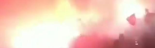 Gorelo nebo nad Beogradom večeras, Delije spektakularno ispratile igrače na Milan (VIDEO)