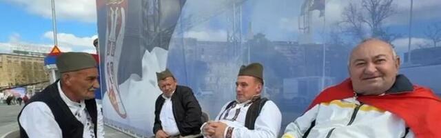 "ALEKSANDRE SAMO ZOVI, LETEĆEMO KO ORLOVI!" Šumadinci zapevali pesmu za predsednika Vučića! (VIDEO)