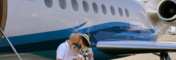 ANA I PREDRAG RAJKOVIĆ SPAKOVALI KOFERE I NAPUSTILI SRBIJU SA DECOM: Uslikali se ispred privatnog aviona, a evo gde borave (FOTO)