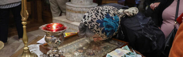 AKO VAS MUČI BESPARICA, OVA MOLITVA JE PRAVA ZA VAS! Izgovorite moćne reči i imaćete DOVOLJNO NOVCA! (video)