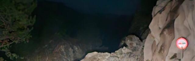 Veliki odron na Ibarskoj magistrali! Nekoliko tona kamenja se survalo na put kod Magliča