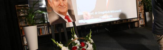 Naklon i aplauzi Mićunu, profesoru, borcu za demokratiju i slobodu, golootočaninu, šezdesetoosmašu, čoveku koji je proživeo sve torture i ostao moralni putokaz u ovom našem mraku
