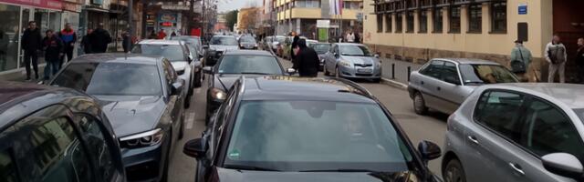 У центру Краљева гради се јавна гаража