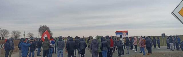FOTO: Žitelji Tomaševca, Botoša i Orlovata i danas organizovali protestni skup