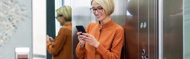 Iznenadićete se kada čujete zašto su u liftovima postavljena ogledala: 3 razloga, a nijedan nema veze sa selfijima