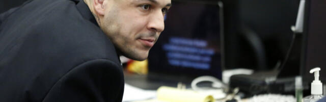 NAJTEŽA SMRT, OBESIO SE POSTELJINOM I ISCRTAO CITATOM IZ BIBLIJE: Igrao je za najbolje, izvršio ubistvo, pa u zatvoru presudio sam sebi!