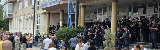 Potvrđena optužnica protiv 11 lica zbog napada na policiju ispred DUNP-a