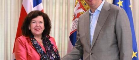 VUČIĆ SE SUTRA U 12 SATI SASTAJE SA IZASLANICOM UJEDINJENOG KRALJEVSTVA Nakon razgovora prisustvovaće potpisivanju važnog ugovora