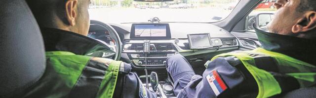 NAGAZIO "ASTON MARTINA" 243 NA SAT KROZ SURČIN: Presretači u akciji, odzvonilo bahatim vozačima