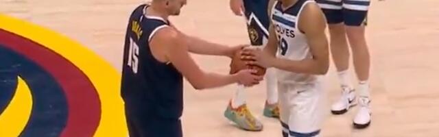 Ovo još nismo videli: Jokić pružio loptu Beranžeu, a onda ga šokirao potezom /VIDEO/