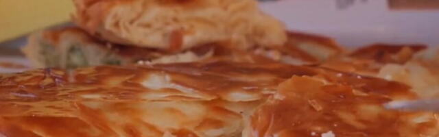 BUREK SA ČVARCIMA NAJTRAŽENIJI! Danas je kraj niške Buregdžijade, navala na burek s jagodama, krem-plazmom i zdenkom! U redu se čeka i po pola sata (FOTO/VIDEO)