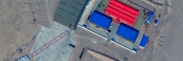 Kineska vojska kreira makete američkih brodova u punoj veličini radi vežbi gađanja