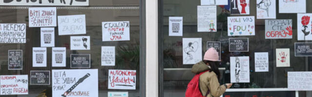 Потпуни раскол опозиције и студената у блокади