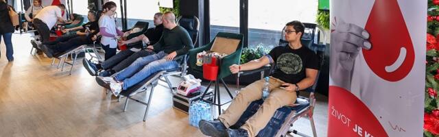 Prvotimci FK Vojvodine podržali 85. MaxBet akciju davanja krvi “Život je krv”