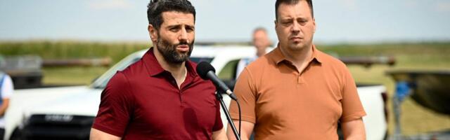 Dve opozicione stranke tvrde da šef naprednjaka Zvezdare koristi javna sredsta za kampanju