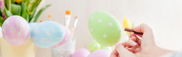Najlakša tehnika za šaranje jaja na Veliki petak: Zaboravite prljave ruke i prosutu boju, rezultat je unikat