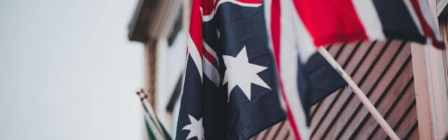 ​Вашингтон: аустралијске заставе постављене уместо британских пред посету краља Чарлса