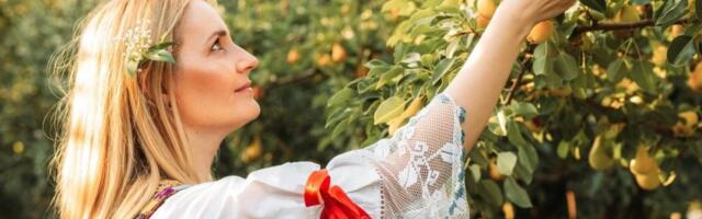 Trik sa rakijom za negu kose: Naše bake se kunule u njega, a evo koliko je bezbedan