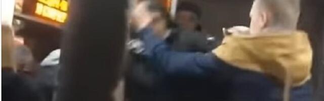 HAOS Muškarci se tukli u tramvaju (VIDEO)