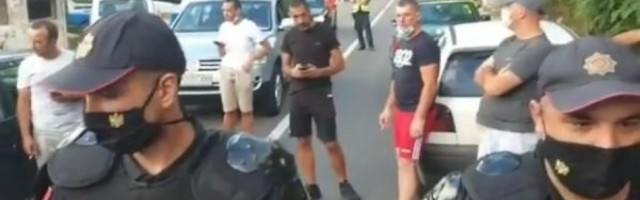 NASTAVLjAJU SA PRITISCIMA: Crnogorska policija zatvara puteve ka Podgorici zbog auto-litija, pretresaju i legitimišu putnike (VIDEO)