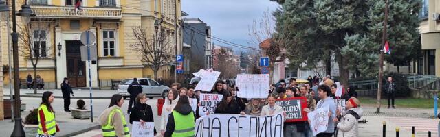 Maturanti gimnazije nastavili blokadu: Idemo na sve, ništa već imamo FOTO/VIDEO
