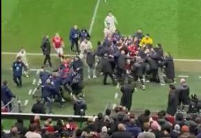 TOTALNI HAOS POSLE GOLA MIHAILA IVANOVIĆA: Opšta tuča na terenu - ne zna se ko koga udara