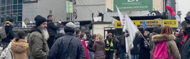 Ko šeta među blokaderima: Na skupu u Novom Pazaru i radikalni islamista iz ćelije teroriste ubijenog u Beogradu