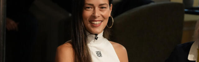 ZAVIRITE U SPAVAĆU SOBU ANE IVANOVIĆ: Srpkinja na sebi ima samo jednu krpicu! (FOTO)