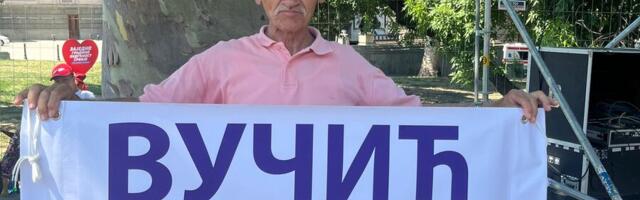 "VUČIĆ - POLITIČKI GENIJE" Milan iz Beograda ima posebnu poruku za predsednika, posnono raširio transparent (FOTO)