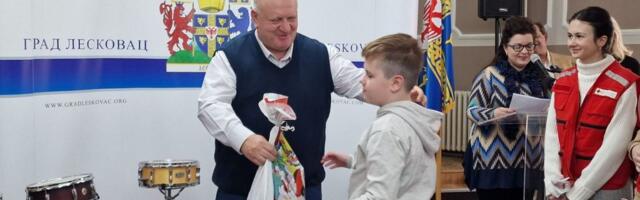 Novogodišnji paketići uručeni i deci sa smetnjama u razvoju