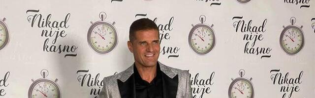 Omiljeni – pevač neobičnog imena (VIDEO)