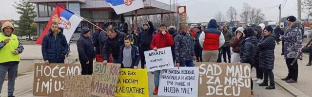 Meštani VInarca i danas blokirali put, u utorak protest ispred opštine