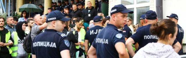KO TO KUVA TENZIJE Režimski kerberi sad studente u blokadi nazivaju DŽIHADISTIMA (FOTO)