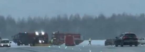 AVION SKLIZNUO SA PISTE PRILIKOM SLETANJA! Drama na aerodromu, svi letovi do daljeg suspendovani u Vilnjusu (VIDEO)