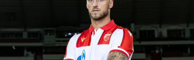 CRVENA ZVEZDA IMA PREDSTAVNIKA NA MUNDIJALU Arnautović pozirao u istorijskom dresu, ovo se poslednji put desilo pre 28 godina