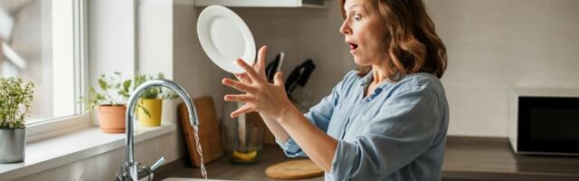 Žena našla zub u sudoperi posle pranja zuba, a NIJE njen: Društvene mreže u haosu, javile se sumnje i teorije