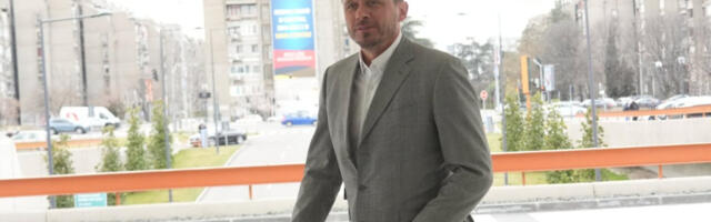 MEGA EKSKLUZIVA: Informer “uhvatio” slavnog košarkaša: Šta to radi u Skupštini?! (VIDEO)