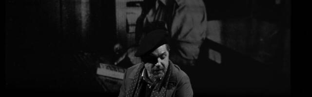 Egonov spomenik Ćopiću: Glumački podvig Nebojše Milovanovića krunisan ovacijama za „Baštu sljezove boje”