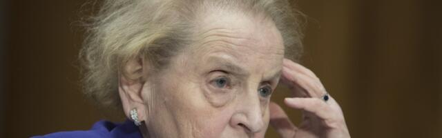 Dan kada je zlo zanemelo! Mladić ponizio Medlin Olbrajt pred kamerama: Svaka mu čast, sasuo joj je sve u lice (VIDEO)