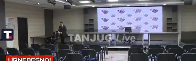Orlić traži pitanja novinara, a sala prazna! (VIDEO)