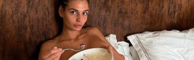 Fotografija gole starlete završila na internetu: Ovo telo prodaje za veliku lovu
